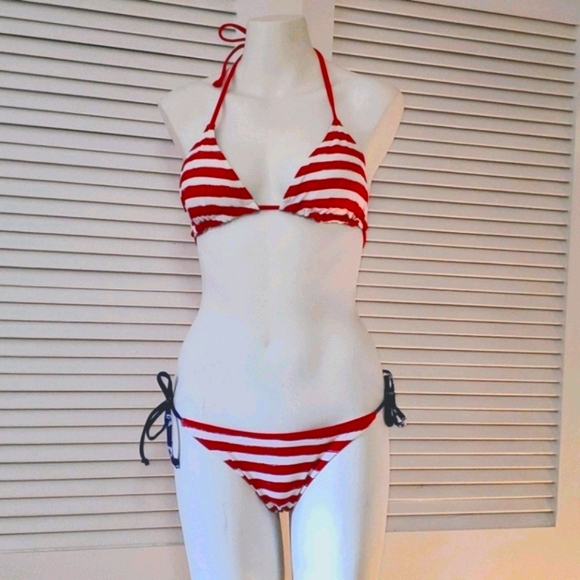 Bikini - Picture 6 of 10